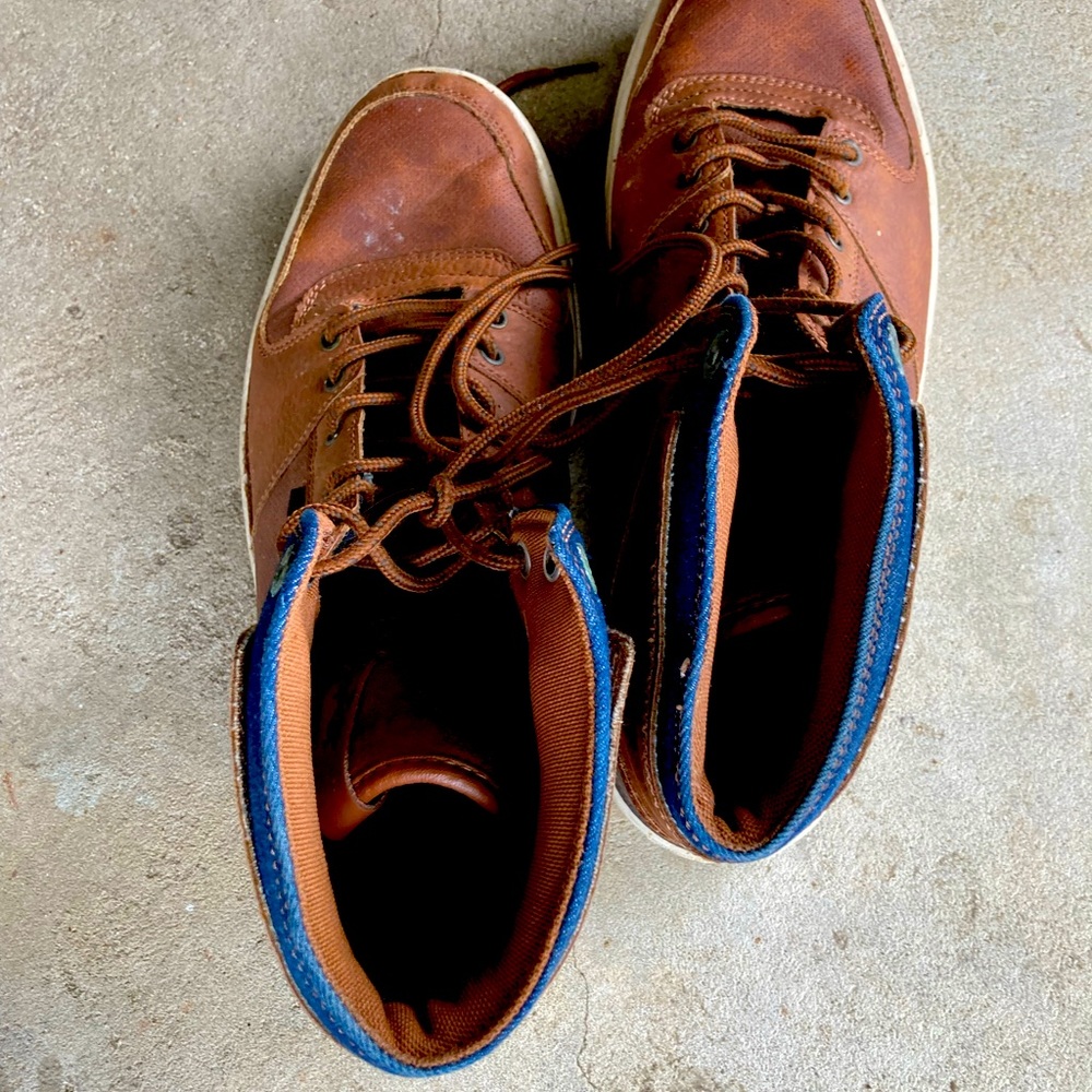 Shoes - Picture 3 of 4